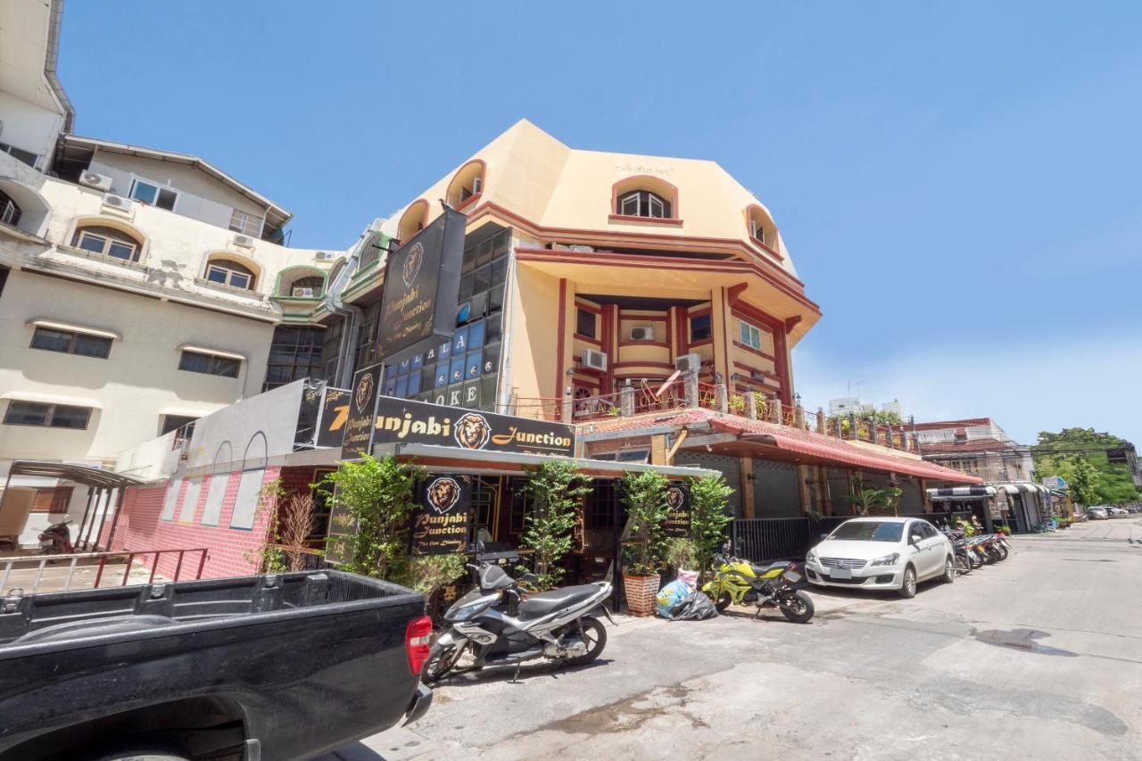 Hotel Oyo 75328 Punjabi Junction 3*