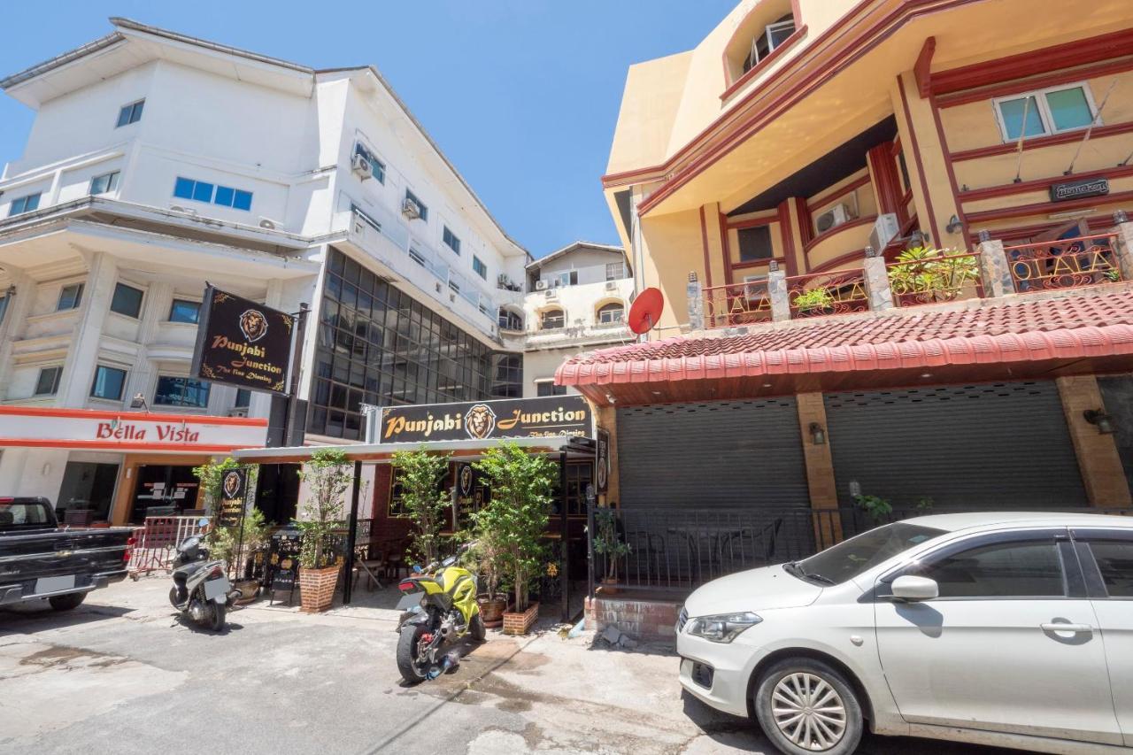 Hotel Oyo 75328 Punjabi Junction 3*